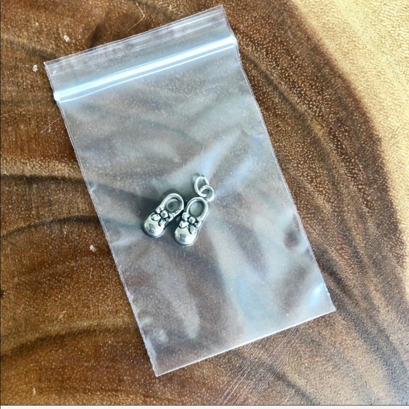 Baby Booties charm in silver NEW - Picture 3 of 5